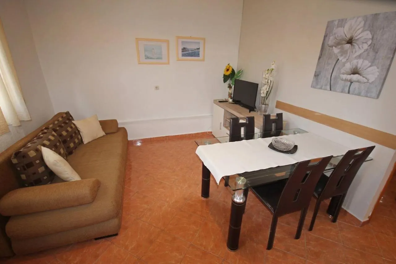 Family Apartment Mirela Borik Zadar 0*,